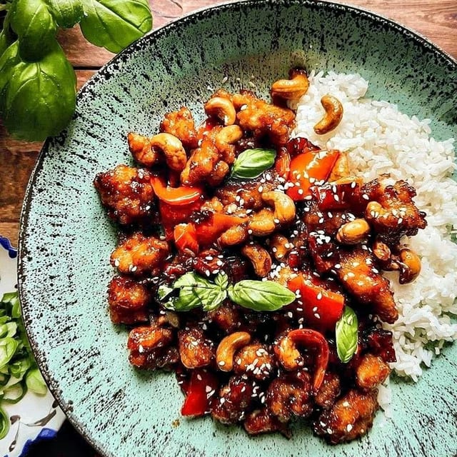 Chicken with Cashew Nuts.